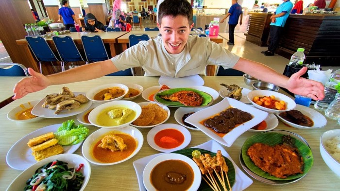 Kuliner halal di Padang Aro