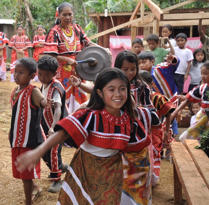 Budaya Masyarakat Parit Malintang: Tradisi, Seni, dan Kearifan Lokal