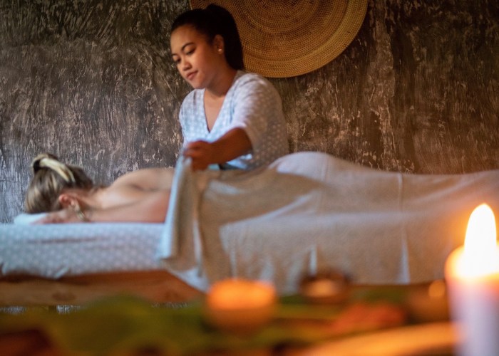 Bali amandari spa spas treatments manicures massages affordable relaxing traditional where coconuts treatment room