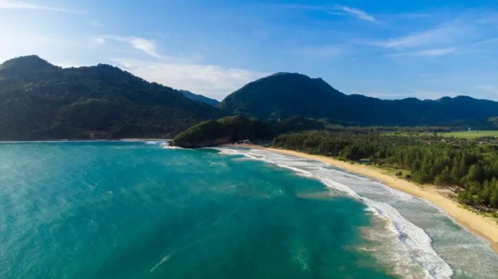 Pantai untuk surfing di Aceh