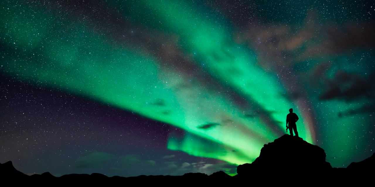 Perbedaan Aurora Borealis dan Aurora Australis: Keajaiban Langit yang Berbeda