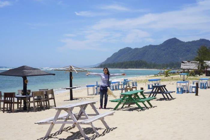 Pantai untuk surfing di Aceh