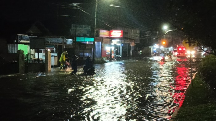 Media Sumbar – Pemkot Bukittinggi Cari Solusi Banjir Sungai Sianok Sampai ke Pusat Kota