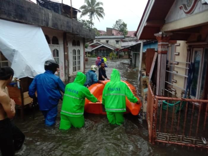 Media Sumbar – Banjir Sianok Terjang Bukittinggi, 33 Jiwa Terdampak